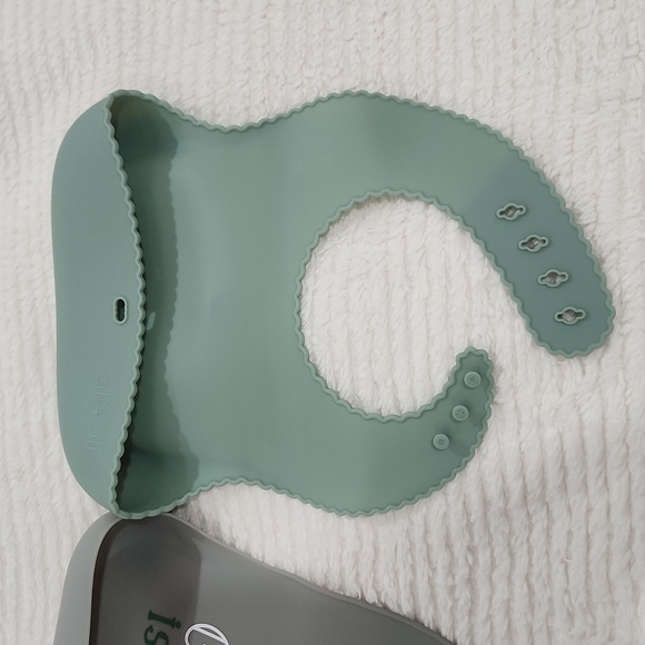 3 Rubber Bibs - Picture 4 of 7